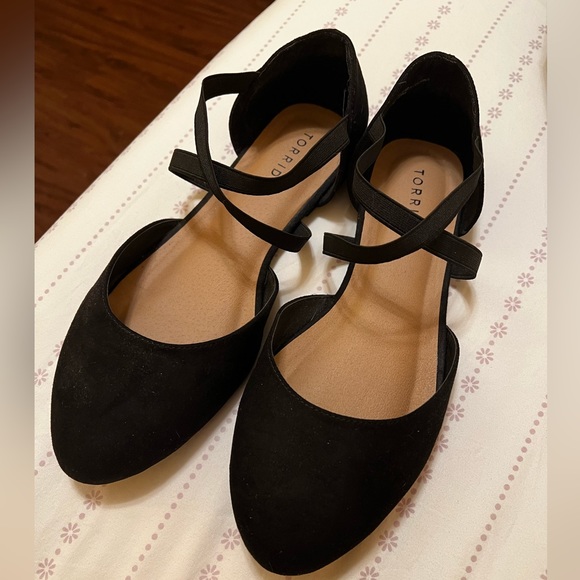Torrid brand 11W faux suede ballet flats with a pointed toe and cross straps. - Picture 1 of 3